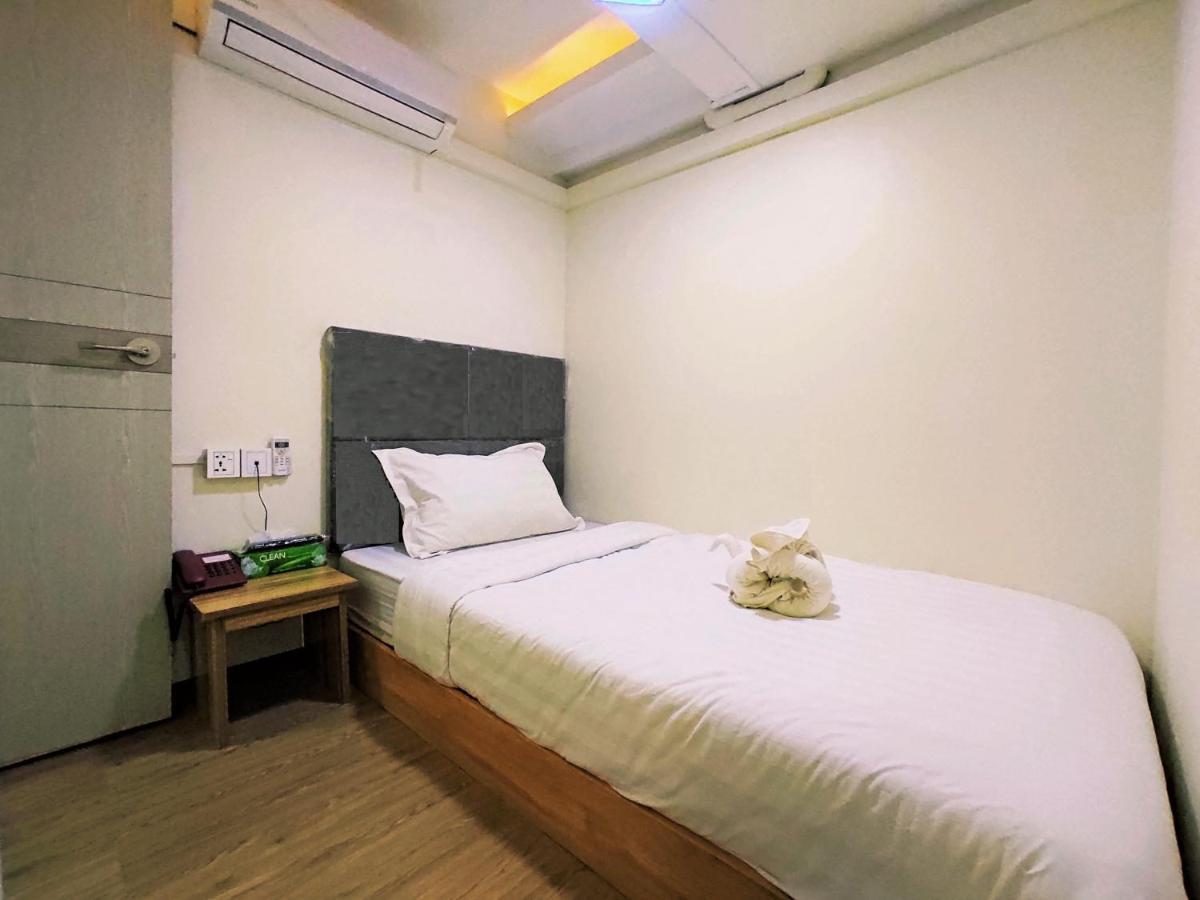 November Hostel Yangon Exterior foto