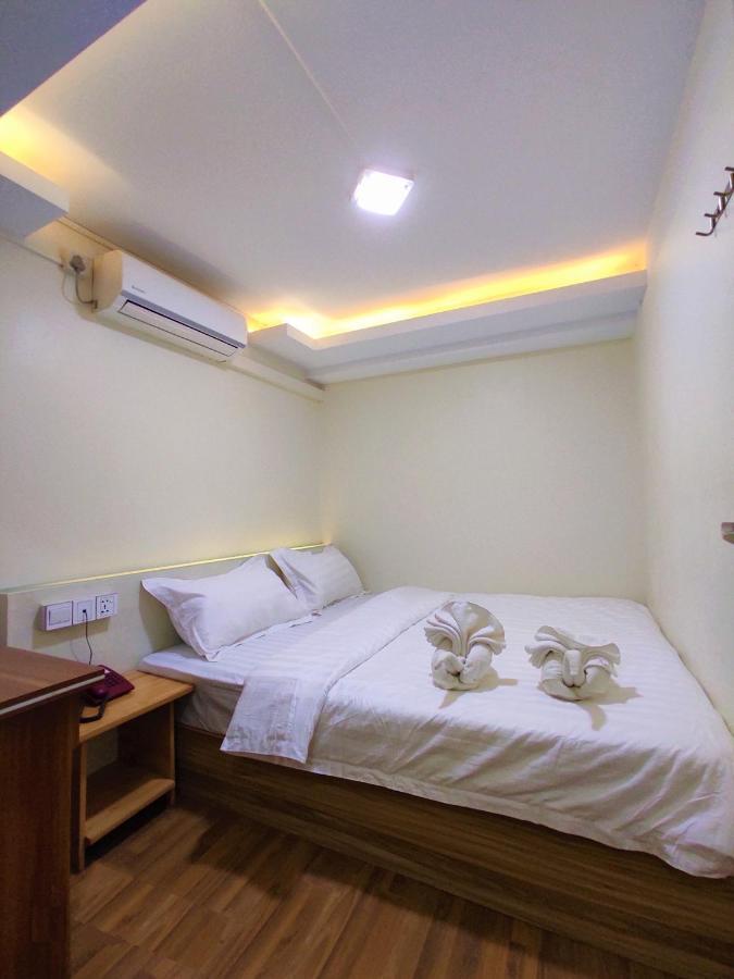 November Hostel Yangon Exterior foto